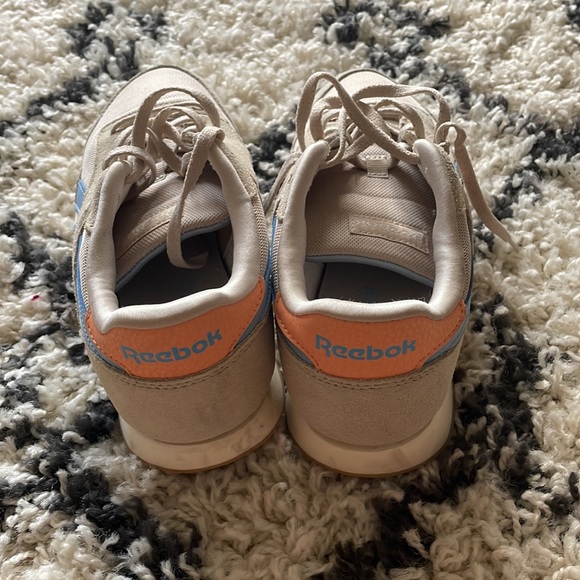 Women’s Reebok classics - Picture 3 of 4